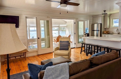 St. Albans Cottage | Cozy Cottage with private beach