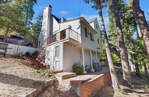 Lake Arrowhead Cottage | Cozy Cottage w/Lake Access near Village in Lake Arrowhead