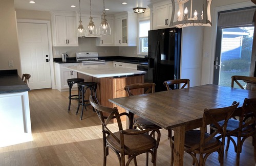 New London House | Cozy Cottage w/Lighthouse Views - Private Beach - Dedicated Office