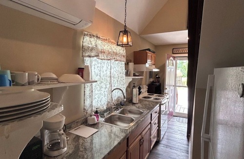 Five Points Cottage | Cozy cottage with AC, Pet-friendly, Near West Point Lake