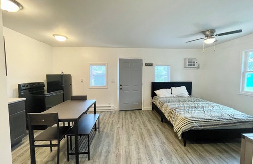 Bass Lake House | Cozy cottage with Bass Lake access only 300' away-6399.