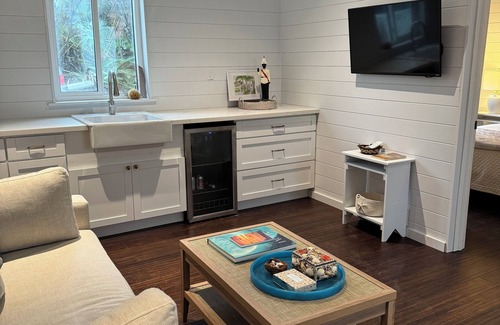 Rainbow Bay House | Cozy Cottage with Beautiful Ocean Views