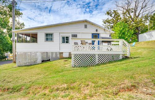 Versailles House | Cozy Cottage with Deck Walk to Lake of the Ozarks!