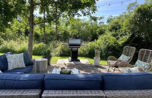 West of Town Cottage | Cozy cottage with easy living half way between Cisco Beach and Nantucket town