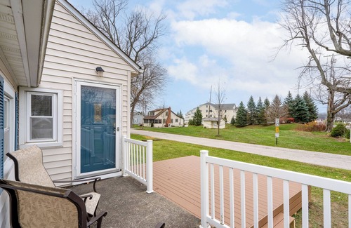 Ashtabula Cottage | Cozy cottage with Lake Erie access