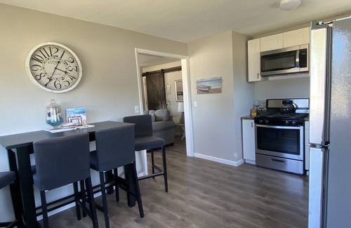 Vermilion House | Cozy cottage with lake view! 20 min from Cedar Point, Kalahari, & Sports Force!