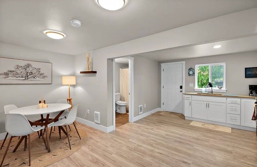 Puyallup House | Cozy Cottage With Loft