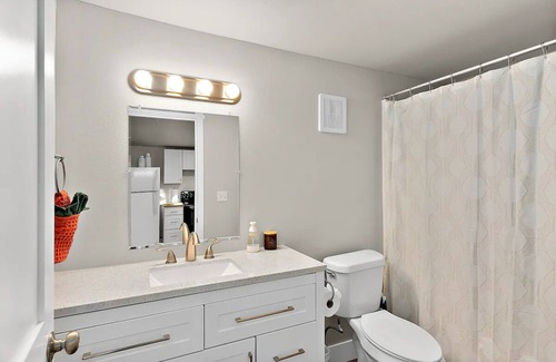 Puyallup House | Cozy Cottage With Loft