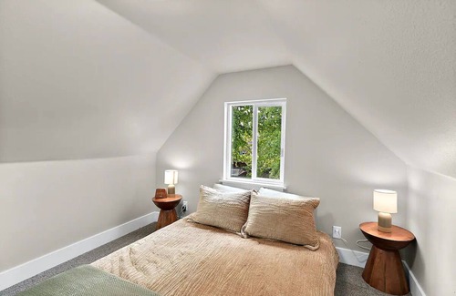 Puyallup House | Cozy Cottage With Loft