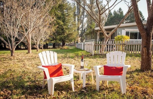 Sebastopol House | Cozy Country Cottage in Sebastopol