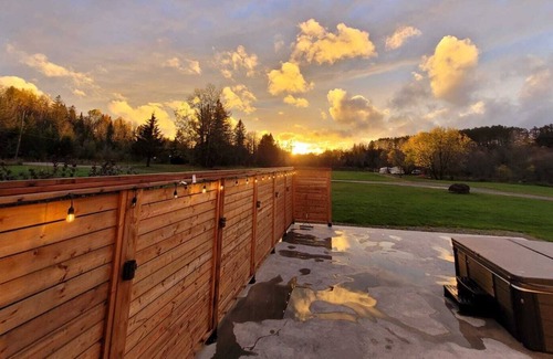 Arundel Other | Cozy country home w/hottub and sauna.