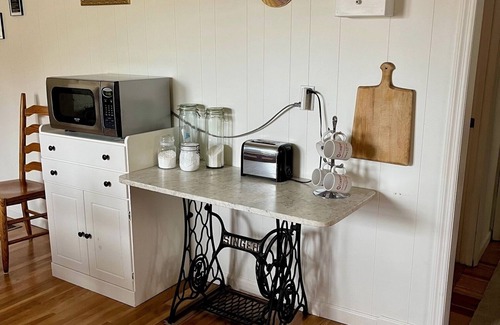 Alexander House | Cozy country home with great views and big porch. Family friendly great kitchen.