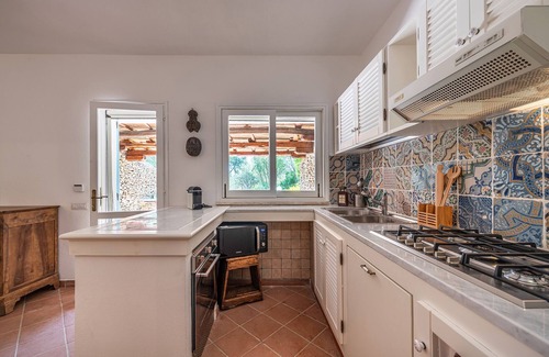 Solanas House | Cozy country villa set in a large garden
