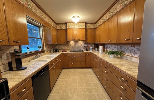 Forks House | Cozy countryside getaway in downtown Forks, Washington.