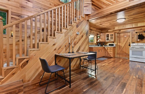 Laurelville Cabin | Cozy Couples Cabin! Hidden in the Woods of Hocking Hills!