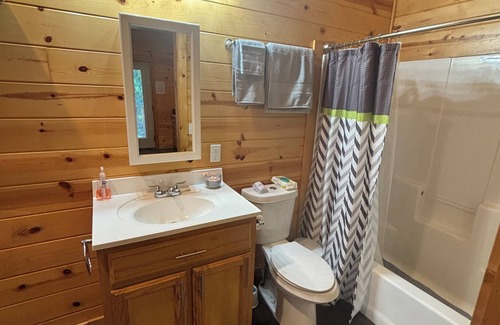 Fort Towson Cabin | Cozy Creek cabin in charming Fort Towson with WiFi access