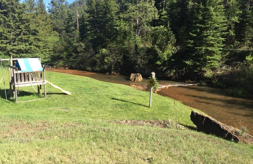 Hill City Cabin | ~ Cozy Creek Side Cabin ~ Nature ~ Peaceful ~ Relax ~Family!