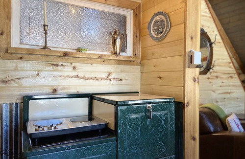Blue River House | Cozy Creekside Cabin on 1.5 acres minute to Breckenridge
