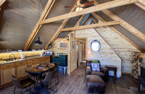 Blue River House | Cozy Creekside Cabin on 1.5 acres minute to Breckenridge