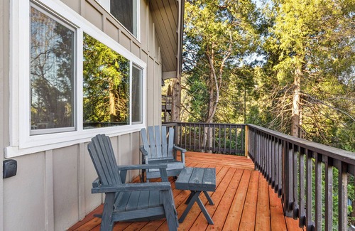 Crestline Cabin | Cozy Crestline Gem 4-bedroom cabin with Lake View & Game Room
