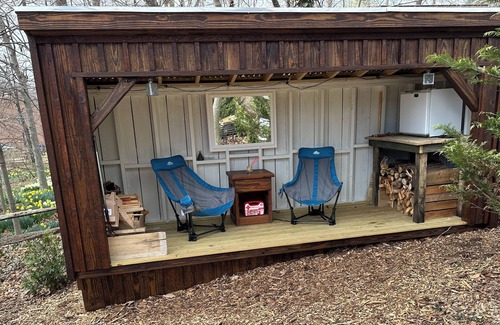 Point of Rocks Cabin | Cozy Custom-built Cottage in pleasant Point of Rocks with WiFi and AC