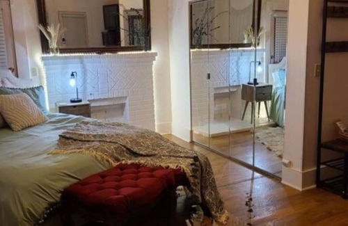 Ozark House | Cozy, Cute, Private Ozark Suite 5 Mins to Hospital