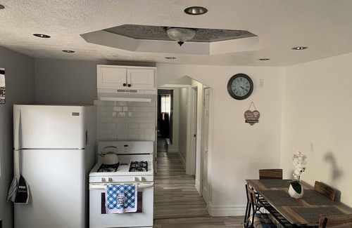 Cleveland Apartment | Cozy daisy 2-aCharming 1-bedroom apartment in superb Cleveland with AC, WiFi
