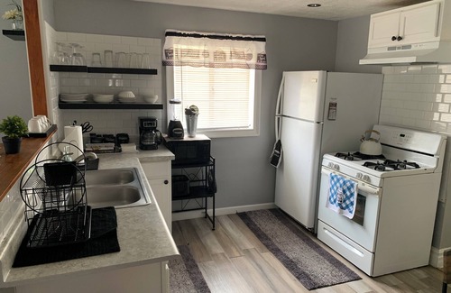 Cleveland Apartment | Cozy daisy 2-aCharming 1-bedroom apartment in superb Cleveland with AC, WiFi