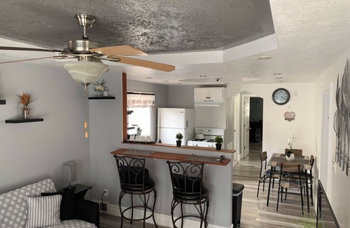 Cleveland Apartment | Cozy daisy 2-aCharming 1-bedroom apartment in superb Cleveland with AC, WiFi