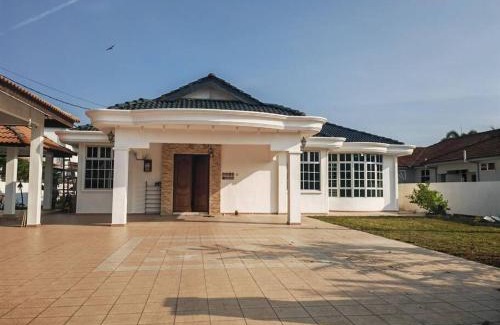 Padang Serai Villa | Cozy Deluxe House Padang Serai 28pax