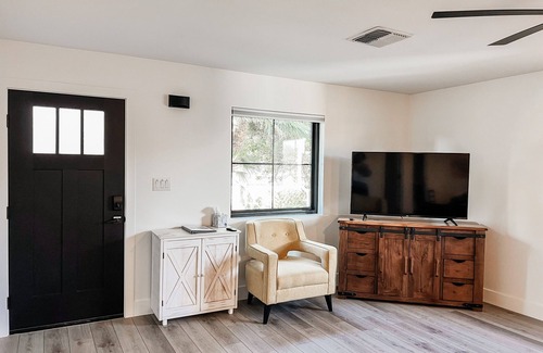 Gilbert House | Cozy Desert Remodeled 2-bedroom Home