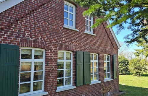 Wiesmoor House | Cozy, detached vacation home with fireplace