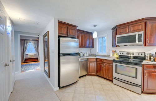Dix Hills Apartment | Cozy Dix Hills Apt w/Deck ~ 7 Mi to Beach!