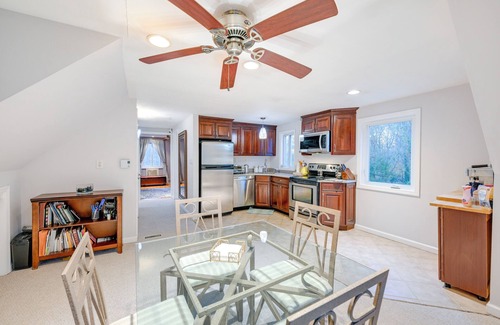 Dix Hills Apartment | Cozy Dix Hills Apt w/Deck ~ 7 Mi to Beach!