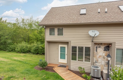 McHenry House | Cozy Dog Friendly End Unit w/Hot Tub & Fireplace