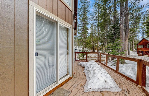 Soda Springs House | Cozy, dog-friendly getaway with wood stove & washer/dryer