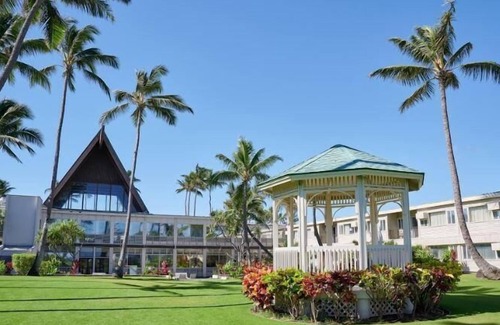 Kahului Apartment | Cozy Double-Bed Room w/ WiFi, Large TV, & Mini-Refrigerator