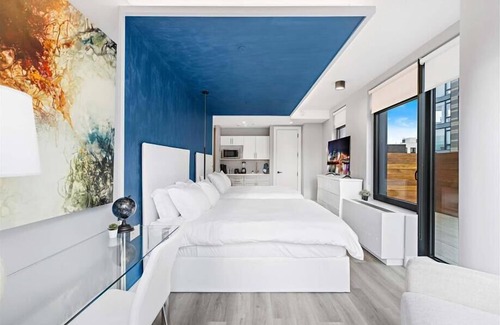 Mott Haven Hotel | Cozy Double Queen Suite w/Kitchen | 4 mins away from Subway | Mott Haven