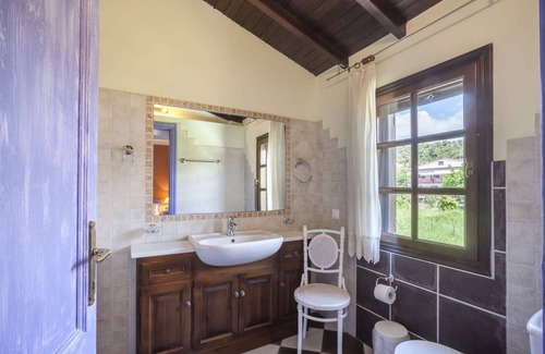 Paradhisos Hotel | Cozy Double Room incl breakfast