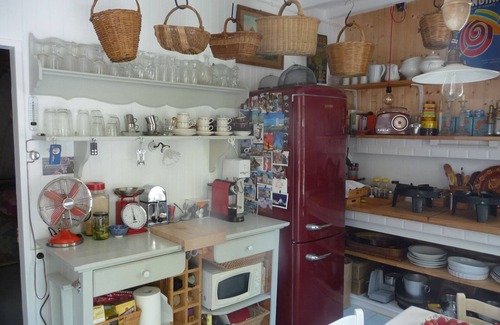 Presnoy Bed & Breakfast | Cozy double room with garden access, WiFi, and pets allowed