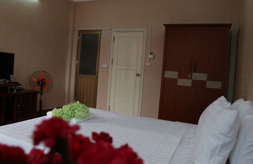Hang Bai House | Cozy double room with private balcony