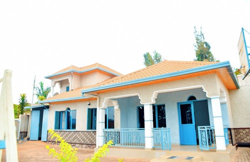 Kigali House | Cozy Double Room with Workspace and Private Bath in Kigali