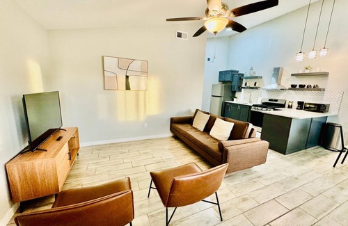 Saint Vitus House | Cozy Double-Unit 1504-A