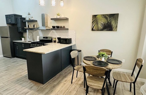 Saint Vitus House | Cozy Double-Unit 1504-A