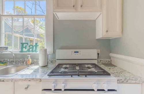 Columbus Apartment | Cozy Downtown Back Unit - The Sunny Southern Manse