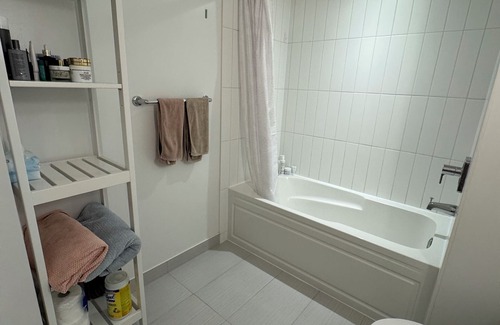 Bay Cloverhill Condo | Cozy Downtown Escape: Near Subway, UofT, Financial Districts.