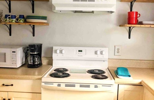Pittsboro House | Cozy Downtown Pittsboro Home