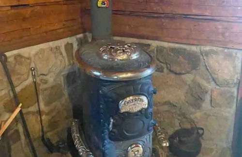 Wisdom Cabin | Cozy dry cabin in tranquil Wisdom with WiFi