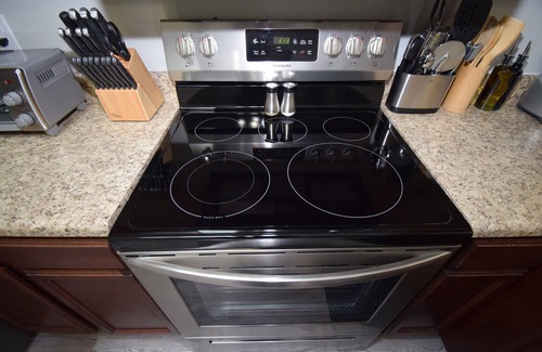 Jacksonville House | Cozy duplex Close to Base, shops, Children's Park