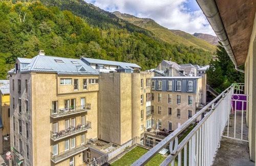 Bareges Apartment | Cozy duplex for 6, 2 bdrms, balcony, parking, near the slopes in Barèges